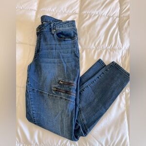 JUST FAB medium wash denim jeans size 33. Zipper accents, straight ankle.